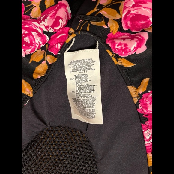 Volcom • Bathing Suit - Picture 5 of 9